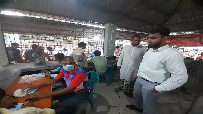 চাঁপাইনবাবগঞ্জে কোরবানির পশুর হাটে অতিরিক্ত টোল আদায়ের দায়ে  ৫০ হাজার টাকা অর্থদন্ড